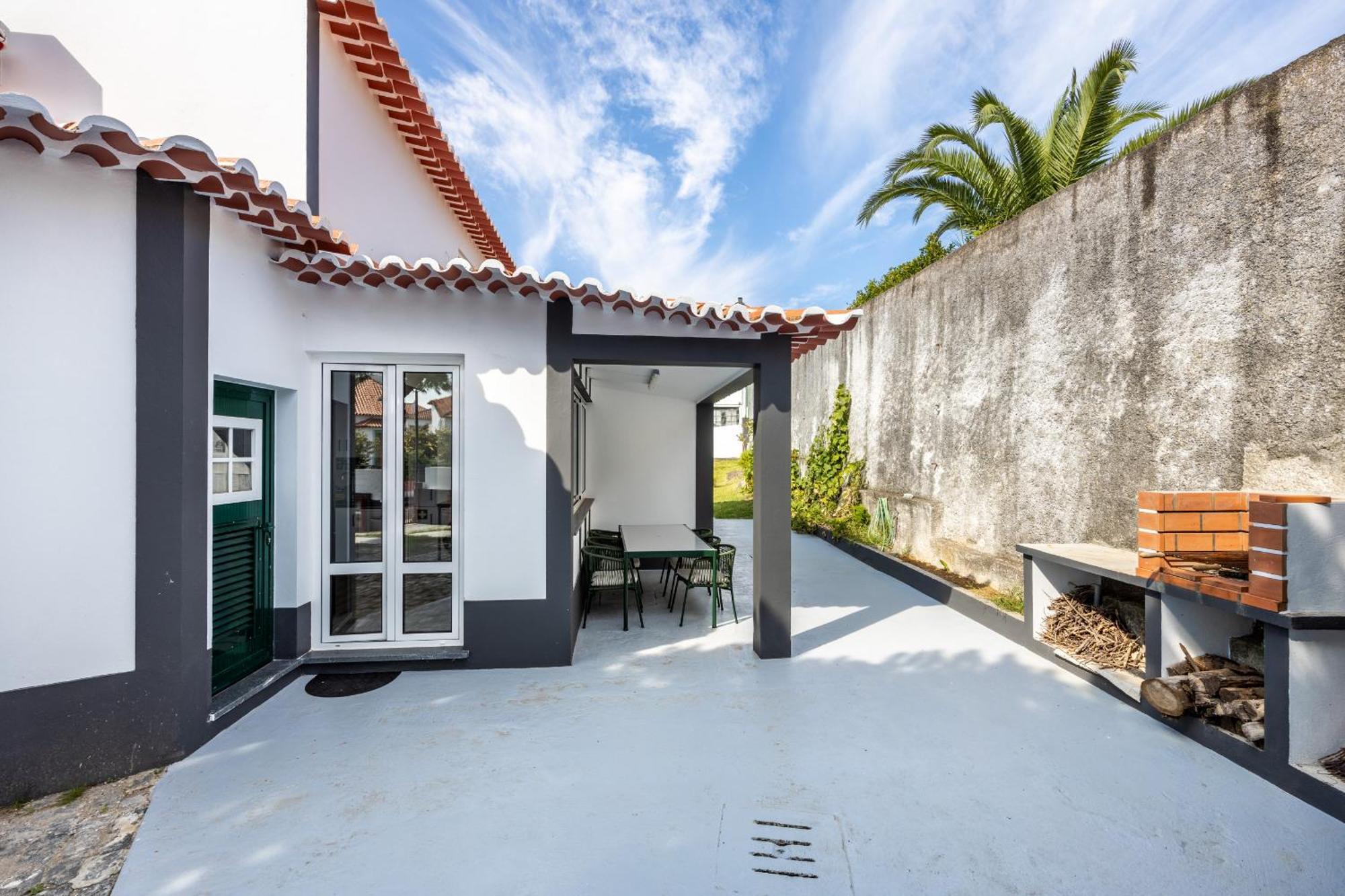 Angra Charming Suites By Seewest Angra do Heroísmo Екстериор снимка