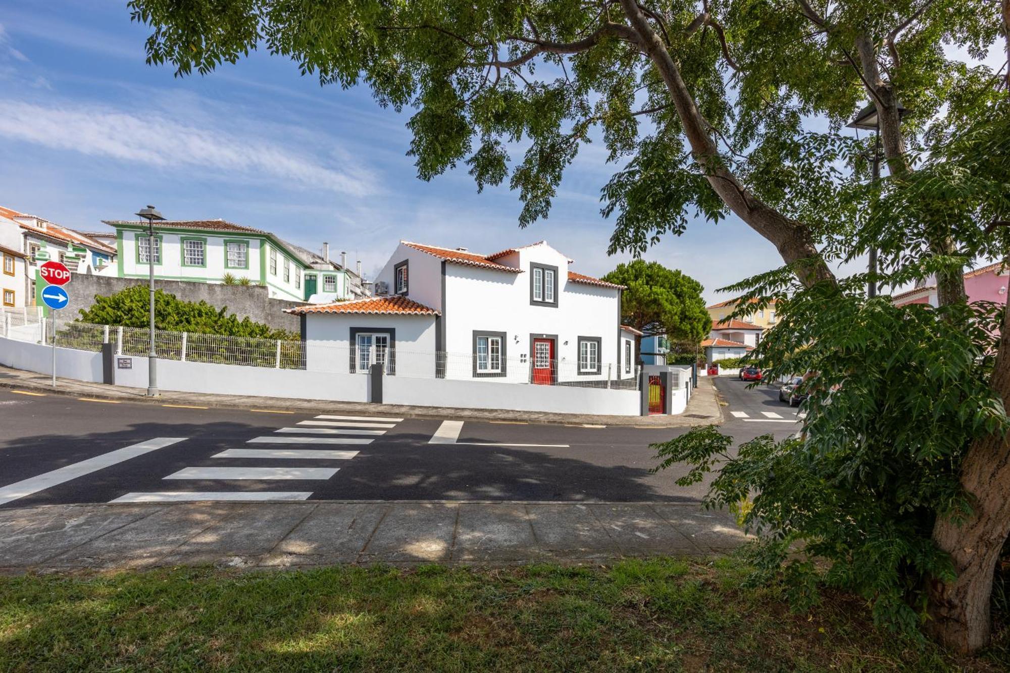 Angra Charming Suites By Seewest Angra do Heroísmo Екстериор снимка