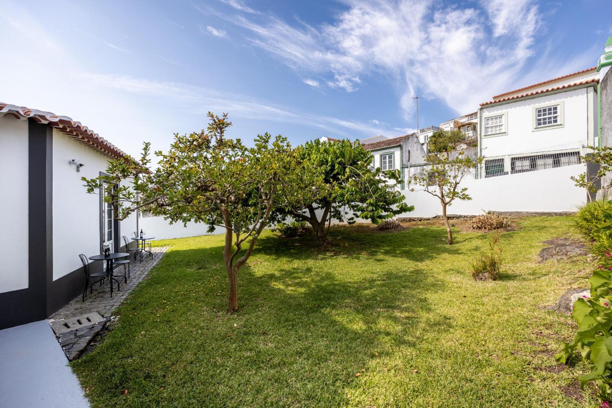 Angra Charming Suites By Seewest Angra do Heroísmo Екстериор снимка