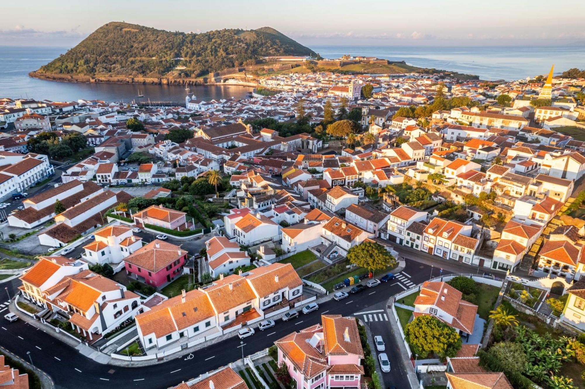 Angra Charming Suites By Seewest Angra do Heroísmo Екстериор снимка