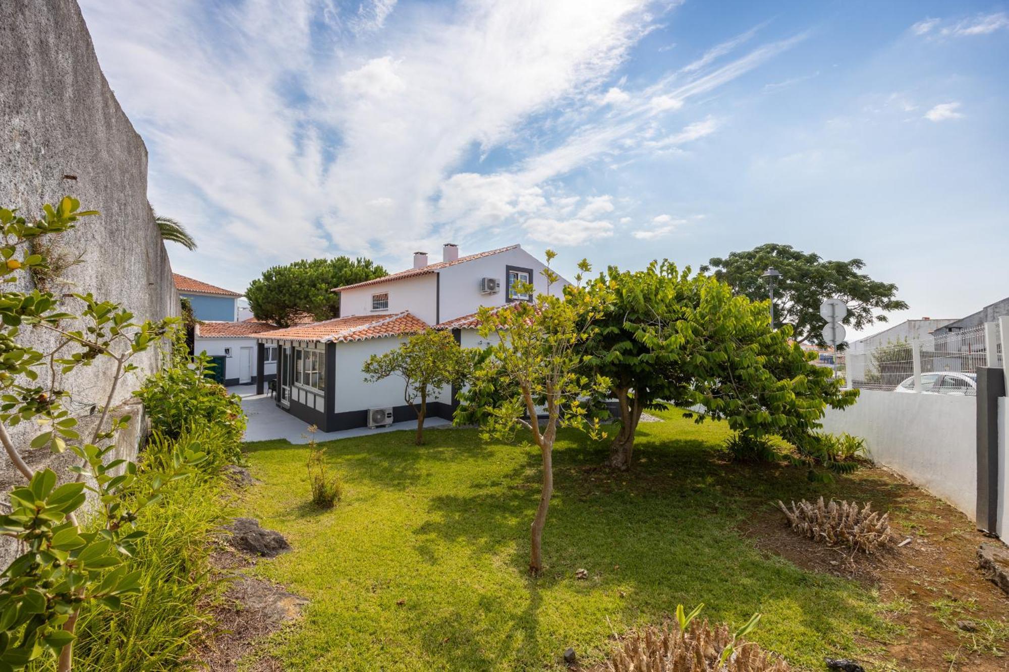 Angra Charming Suites By Seewest Angra do Heroísmo Екстериор снимка